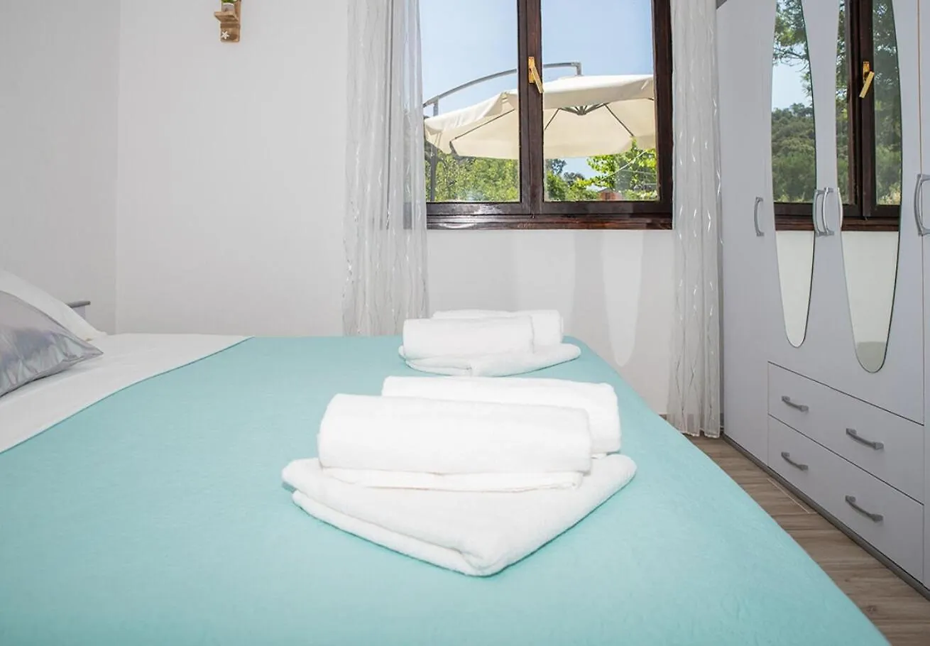 Apartment Mira Supetarska Draga Croatia